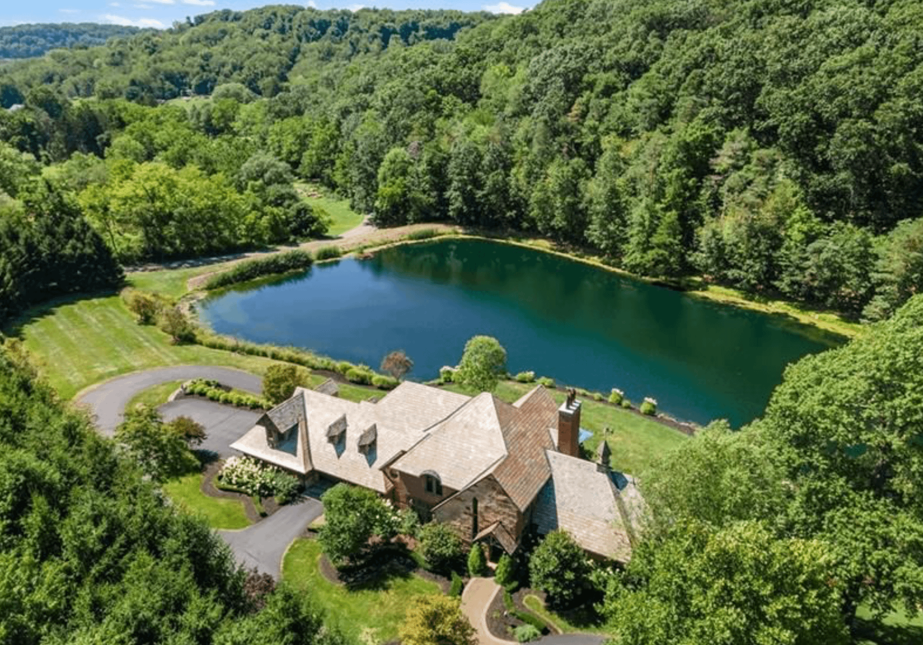 19 Acre Pennsylvania Estate With A Private Lake (PHOTOS)