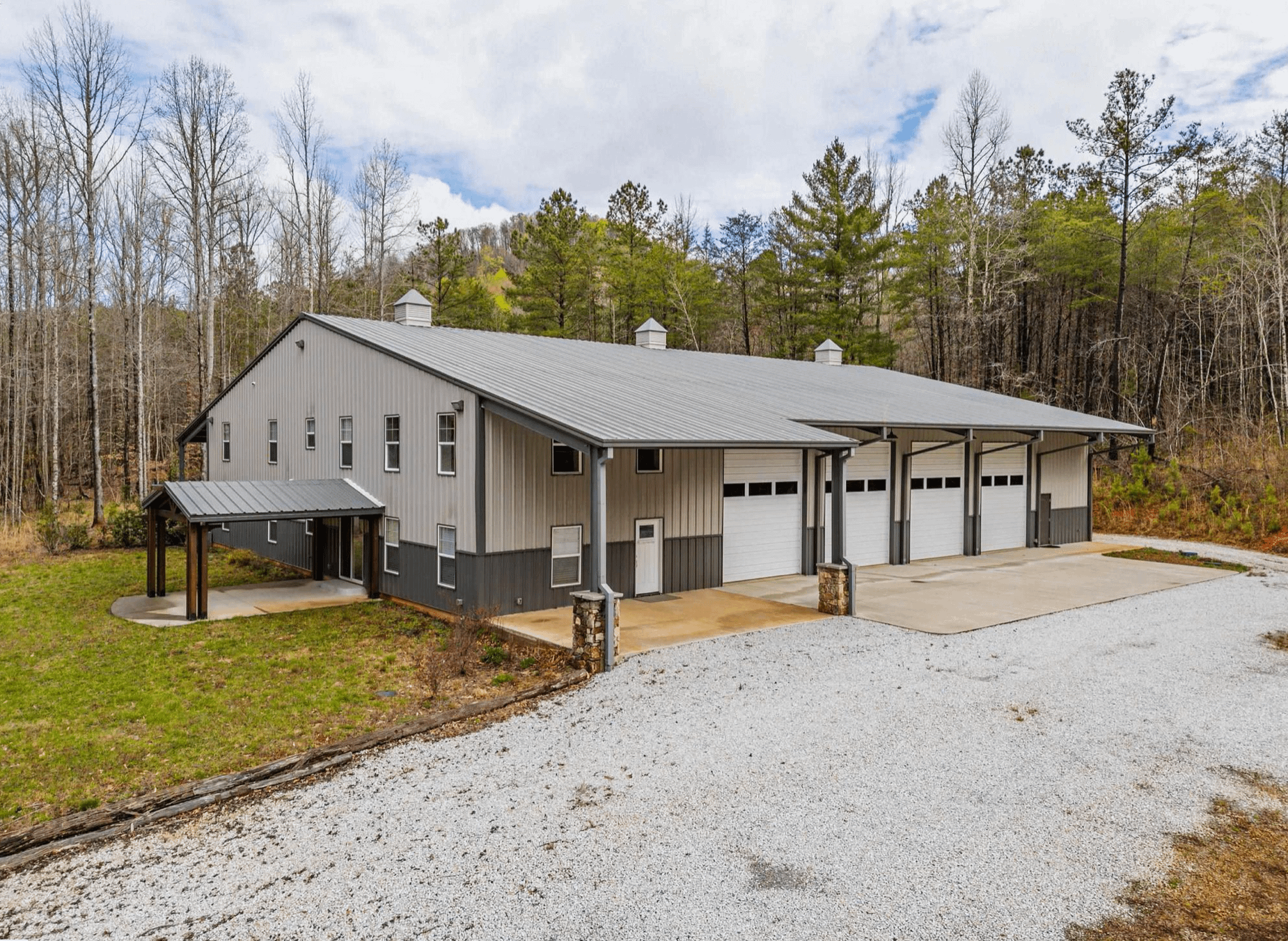 Barndominium on 299 Acres In Sunset, South Carolina